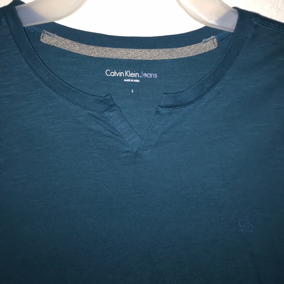 Blue Green Large Men’s Tee - Picture 2 of 3